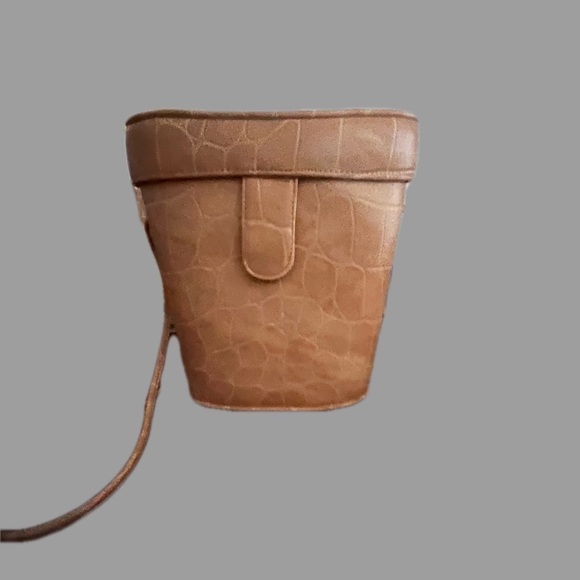 SMCo Handbags - Vintage SMco Faux Croc Tan Bucket Bag with  Magnetic Snap Retro Purse